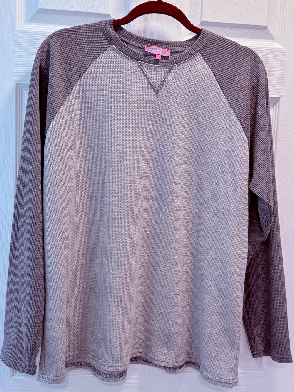 NWOT Edikted Two-Tone Gray Raglan Waffle Long Sleeve Top